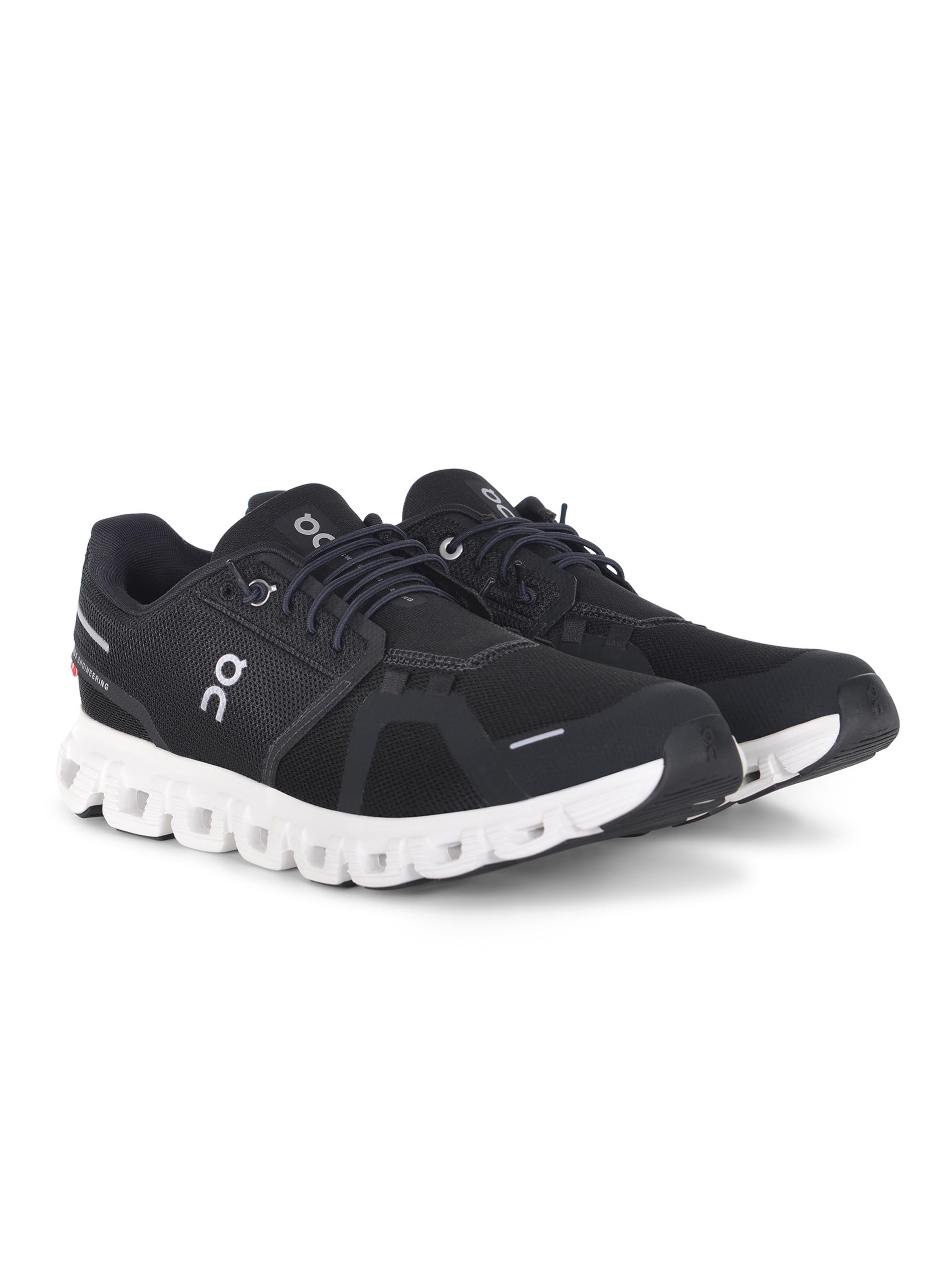 Sneakers ON "Cloud 6" 